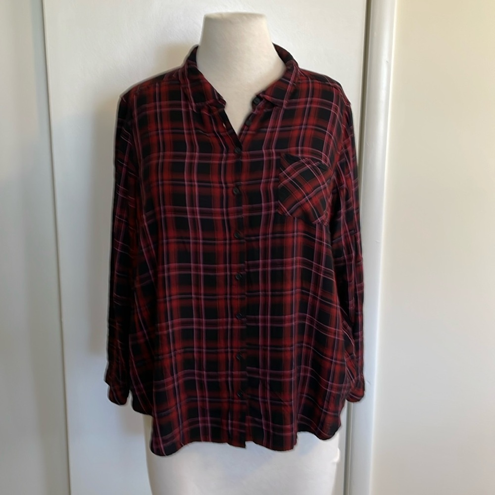 Torrid: Black/Red Plaid Button down top.Size- 3X. 100% Rayon. EUC.